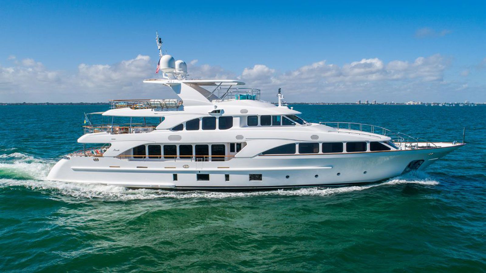 motor yacht Allora joins the market